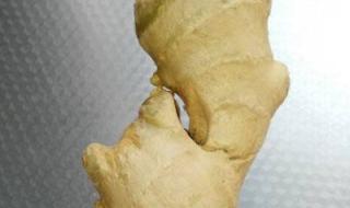 男子双手痛风似生姜